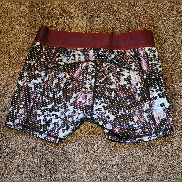 Lululemon size 8 shorts - Picture 2 of 4